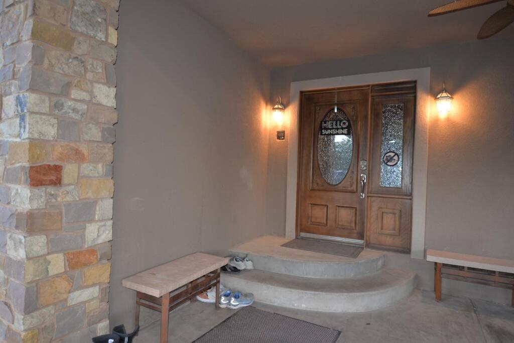 Tacit Shadow Resort Shangri-La King Suite, Gym, Coffee Bar, Hot-Tub, Free Laundry, Food Available 파로완 외부 사진